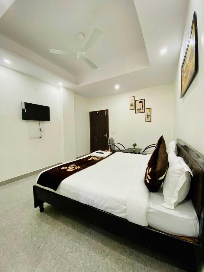 Hotel O K R Resdiancy Near Botanic Garden Of Indian Republic Noida Zewnętrze zdjęcie