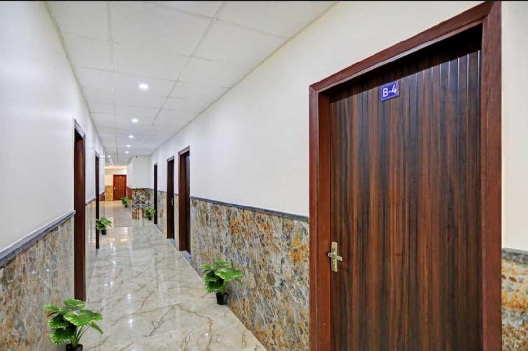 Hotel O K R Resdiancy Near Botanic Garden Of Indian Republic Noida Zewnętrze zdjęcie